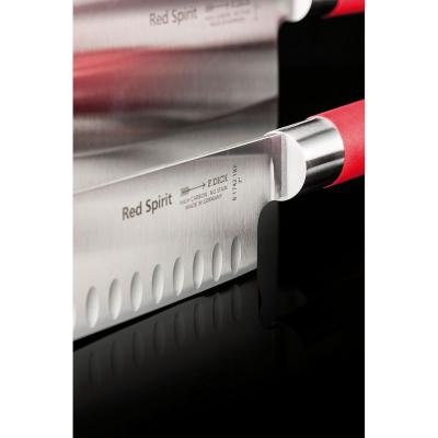 Santoku Red Spirit 18cm mit Kullenschliff Detail 4